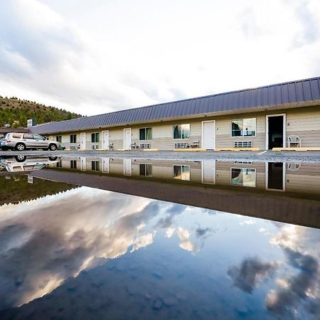 Oyo Riverside Inn John Day Or Buitenkant foto