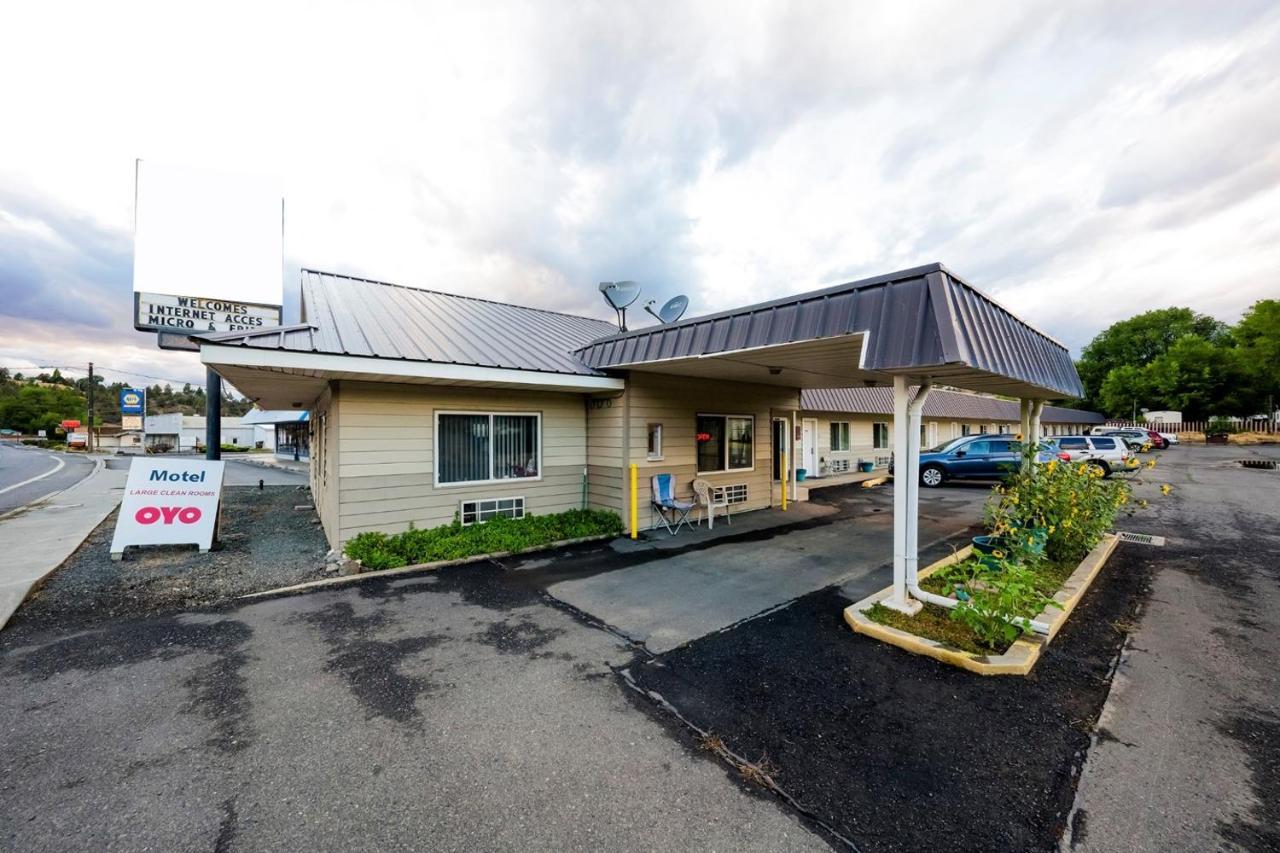 Oyo Riverside Inn John Day Or Buitenkant foto