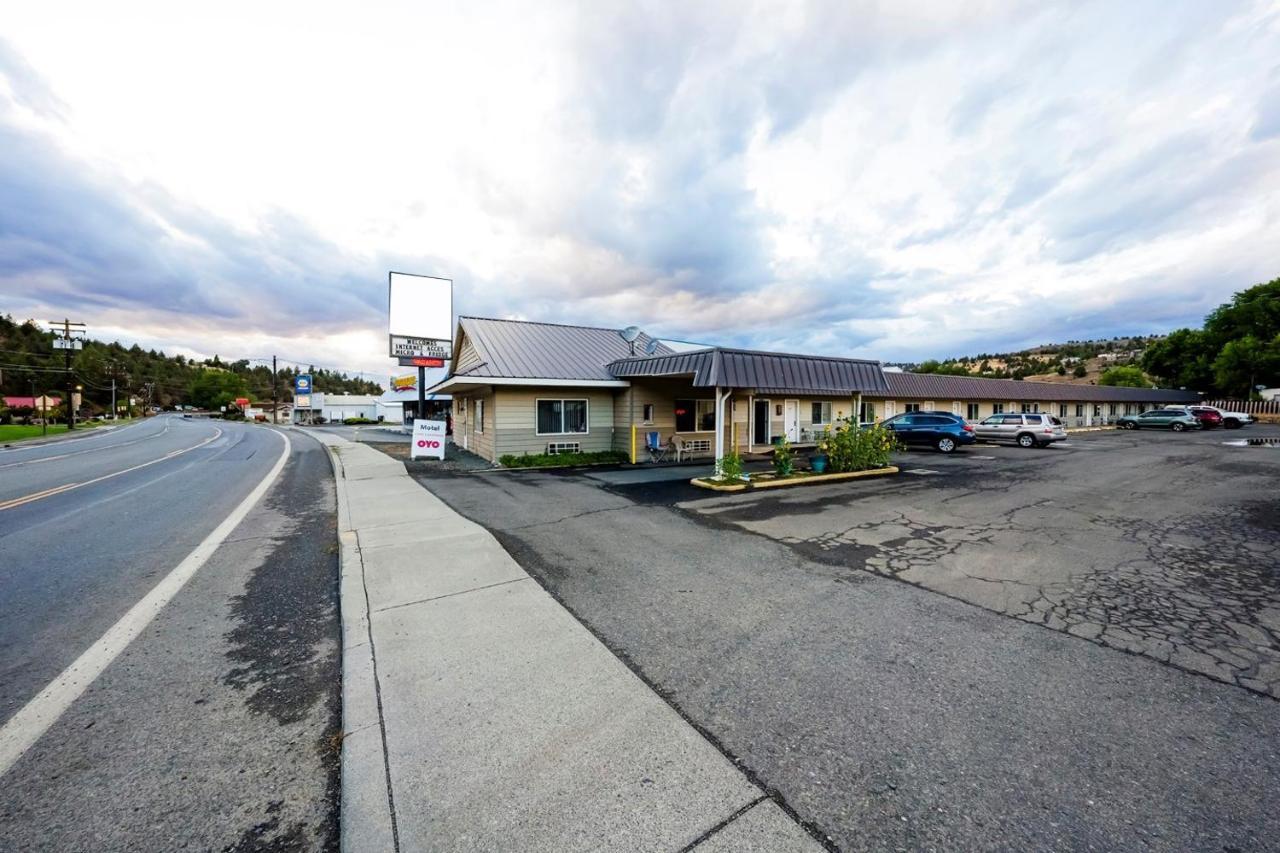 Oyo Riverside Inn John Day Or Buitenkant foto