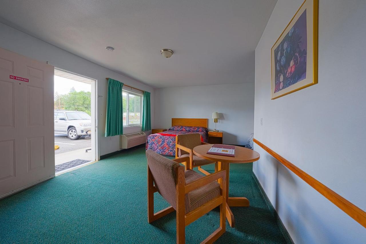 Oyo Riverside Inn John Day Or Buitenkant foto